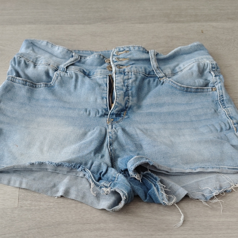 WallFlower Sassy High Rise Denim Shorts Light Wash Multi Button Fly Size 15